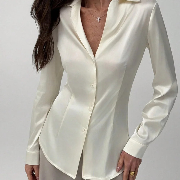 Apricot Casual Women's Waist Cinched Comfortable Satin Collared Cardigan - Picture 3 of 7